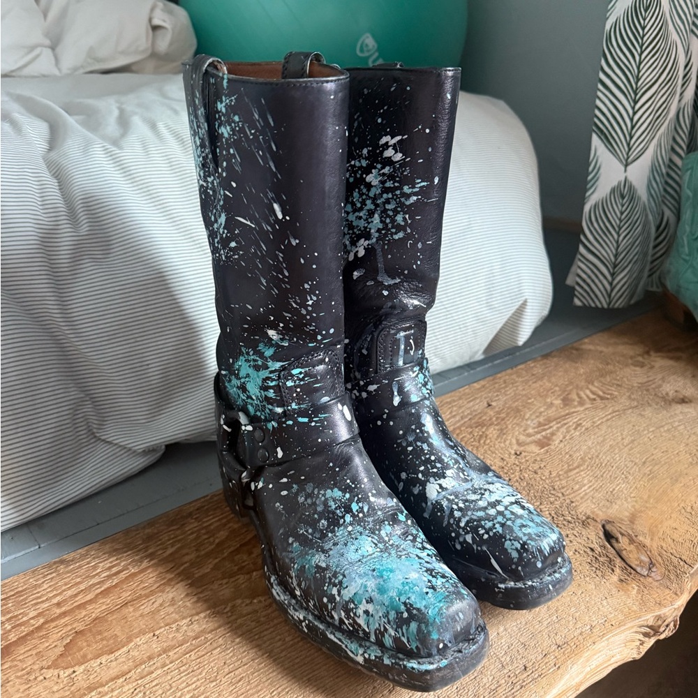 Black Leather Paint-Splatter Frye Harness Boots || size 8